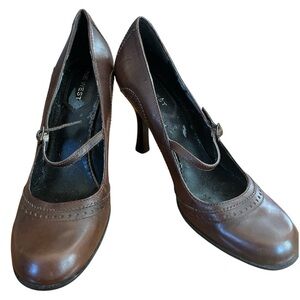 Nine West Brown Leather Upper Mary Jane Heels with Strap embossing detail Size 8
